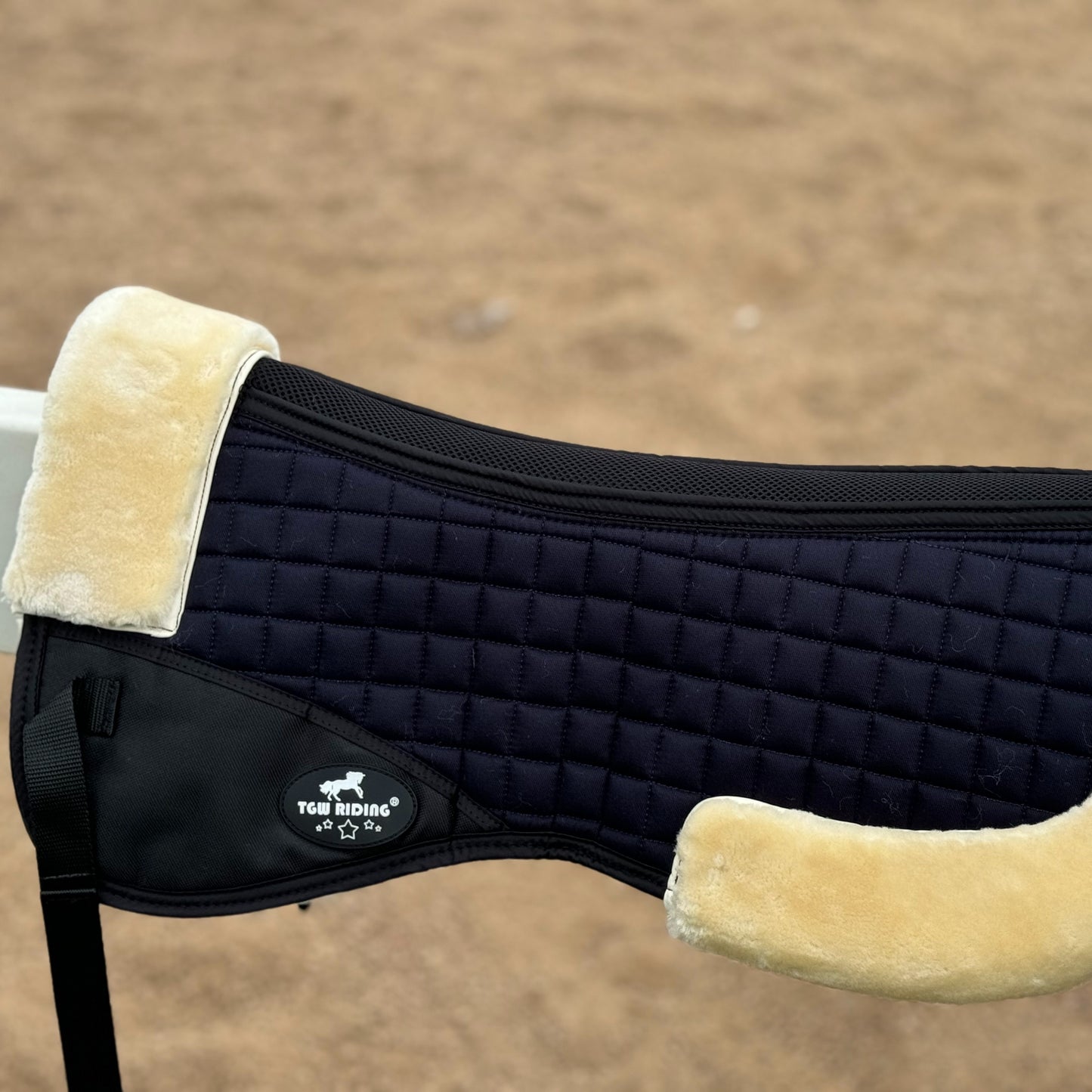 Horse Half Pad For English Saddle, With A Shape-retaining Foam Insert, The Cushioned Synthetic Sheepskin Is Thick, Soft, Non-Shedding, Easy To Clean