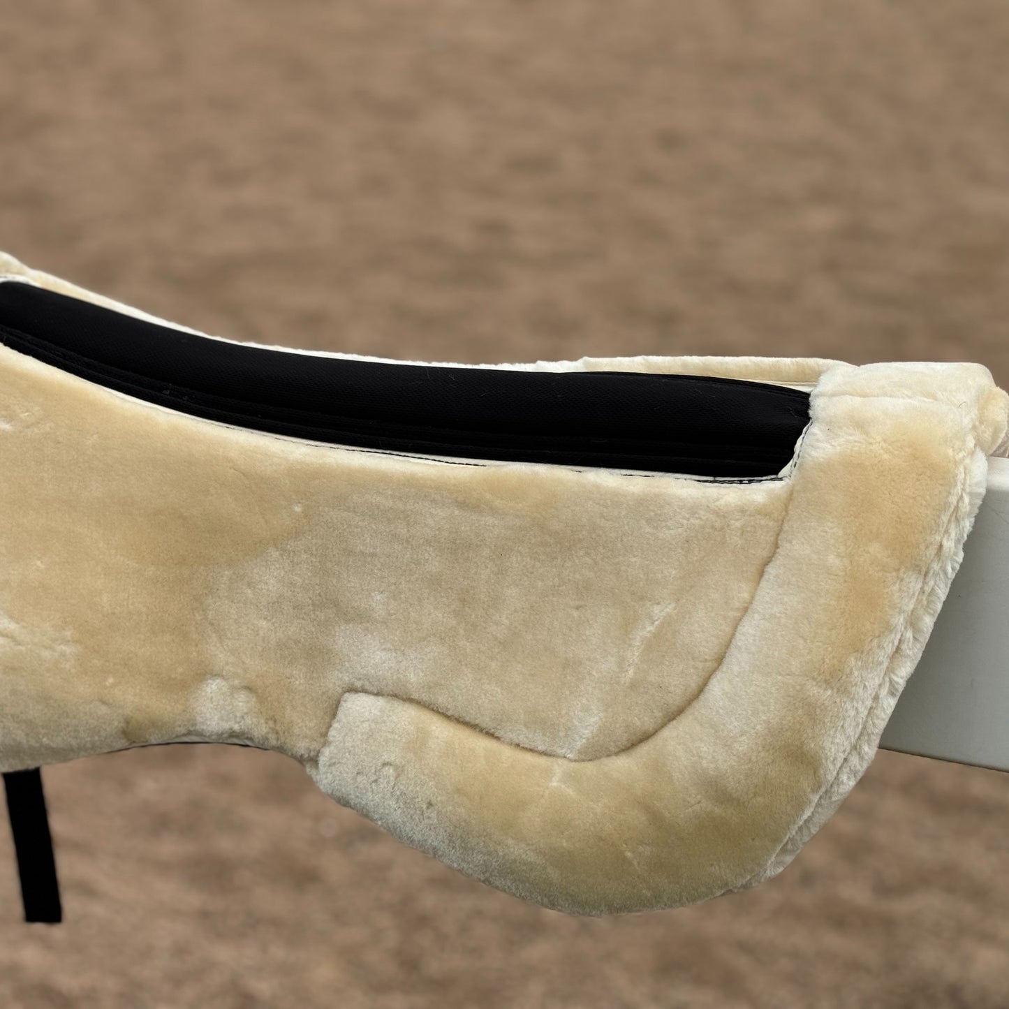 Horse Half Pad For English Saddle, With A Shape-retaining Foam Insert, The Cushioned Synthetic Sheepskin Is Thick, Soft, Non-Shedding, Easy To Clean